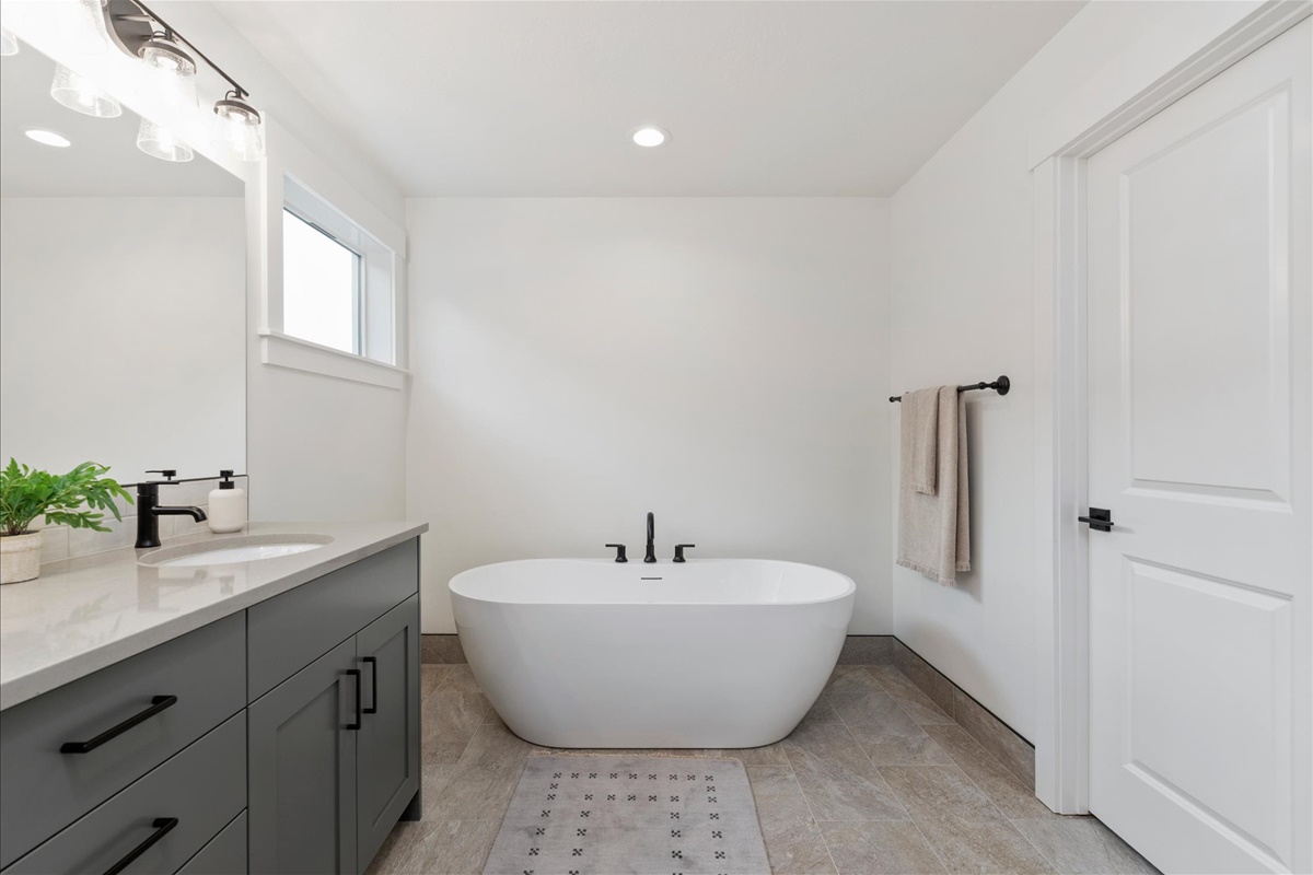 1055 E Escalation St_25