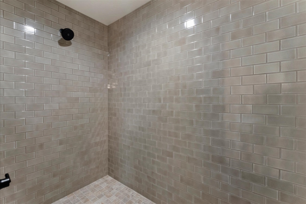 1055 E Escalation St_27