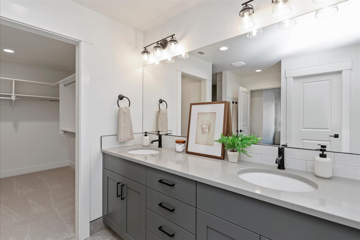 1055 E Escalation St_28