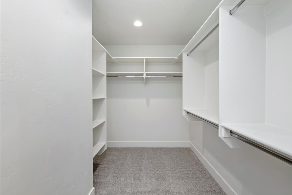 1055 E Escalation St_29