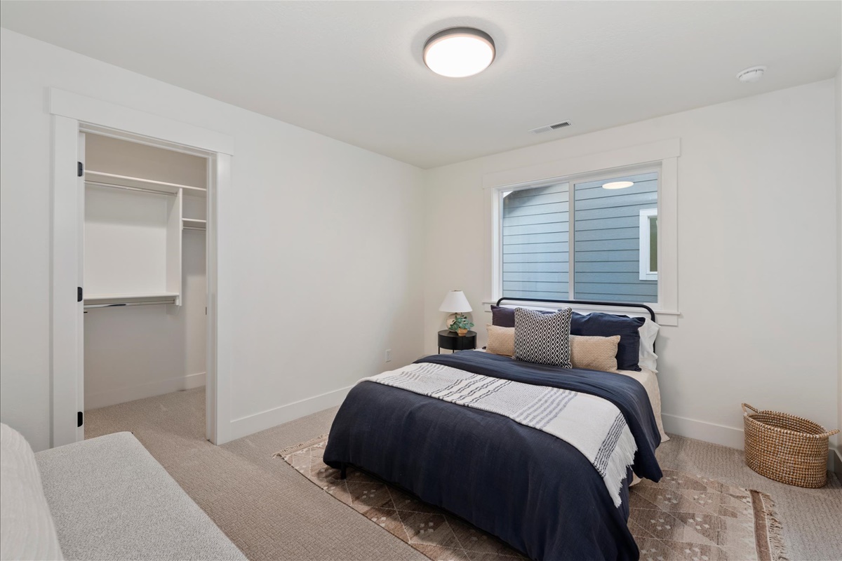 1055 E Escalation St_31
