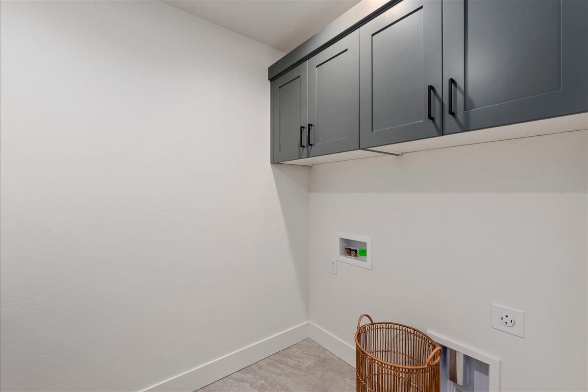 1055 E Escalation St_34