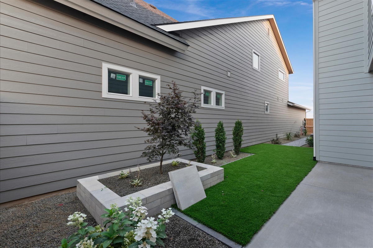 1055 E Escalation St_35