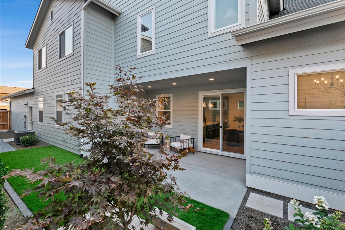 1055 E Escalation St_39