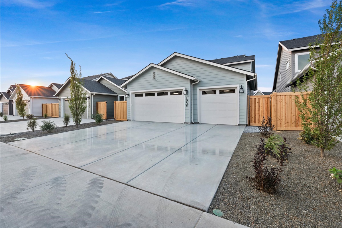 1055 E Escalation St_40