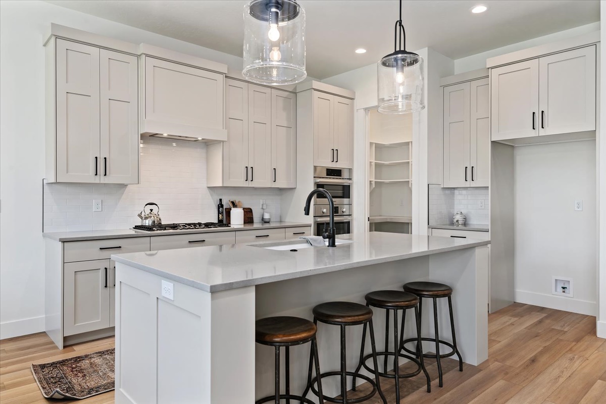 1098 E Escalation St_04