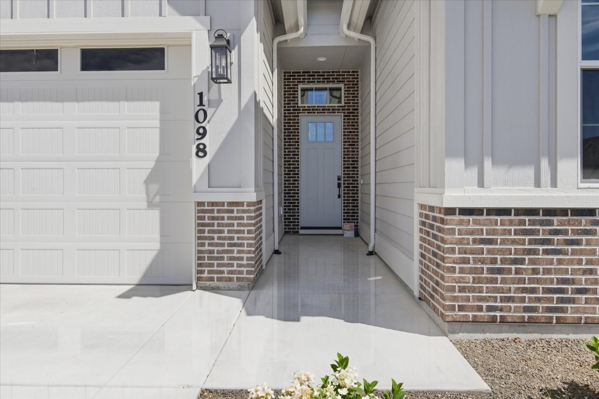 1098 E Escalation St_05