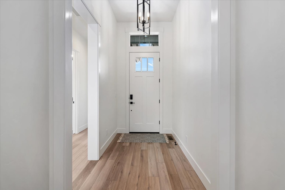 1098 E Escalation St_08