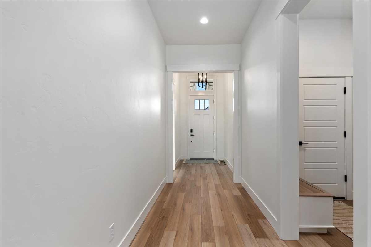 1098 E Escalation St_09