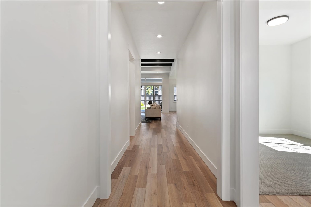 1098 E Escalation St_10