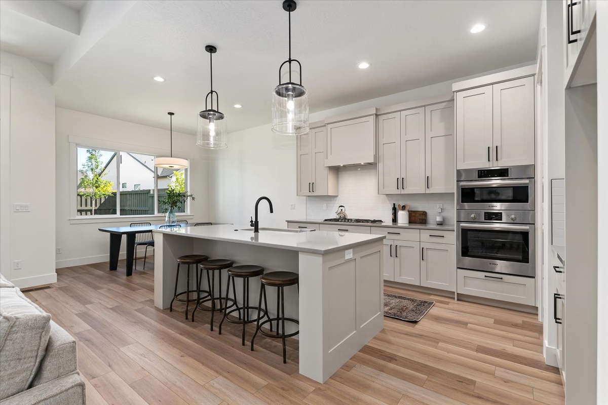 1098 E Escalation St_15