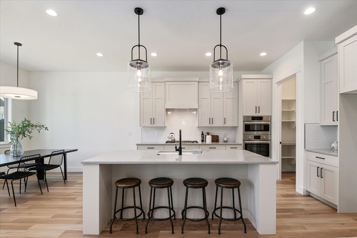 1098 E Escalation St_16