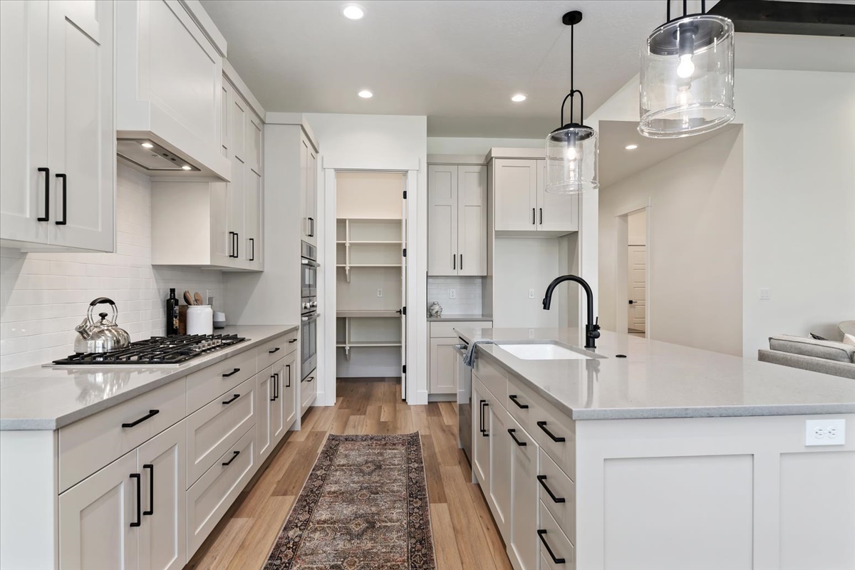1098 E Escalation St_17