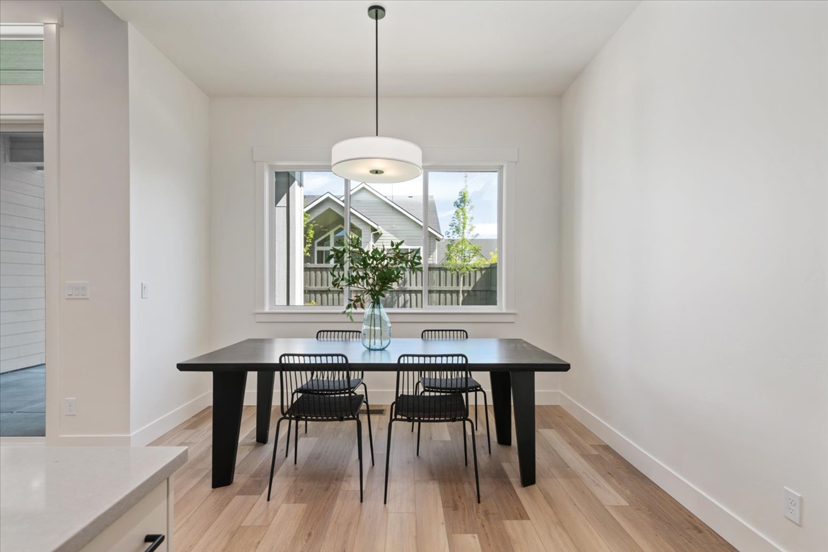 1098 E Escalation St_21