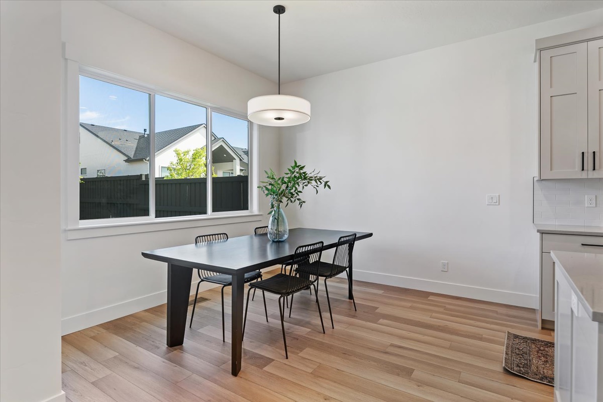 1098 E Escalation St_22