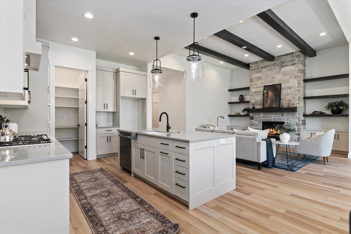 1098 E Escalation St_23