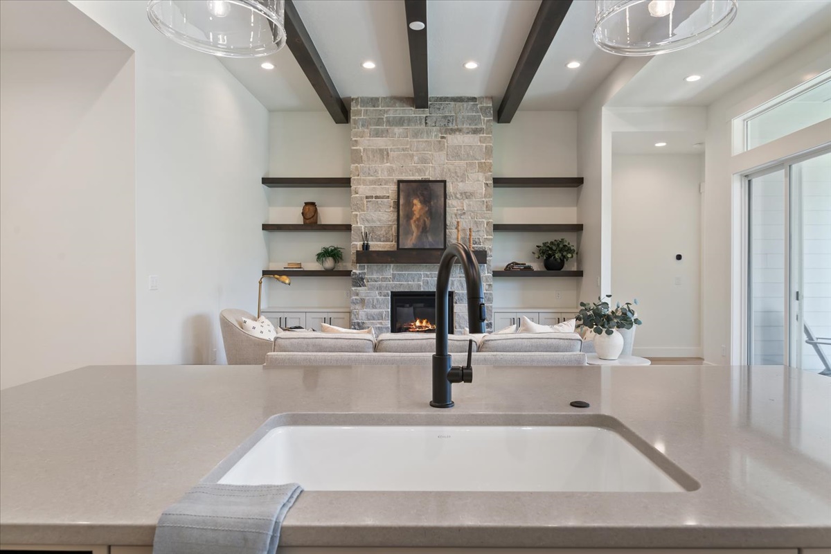 1098 E Escalation St_24