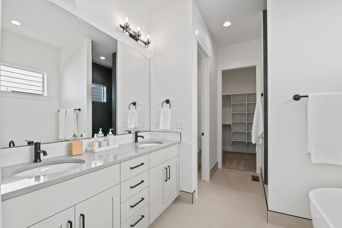 1098 E Escalation St_29