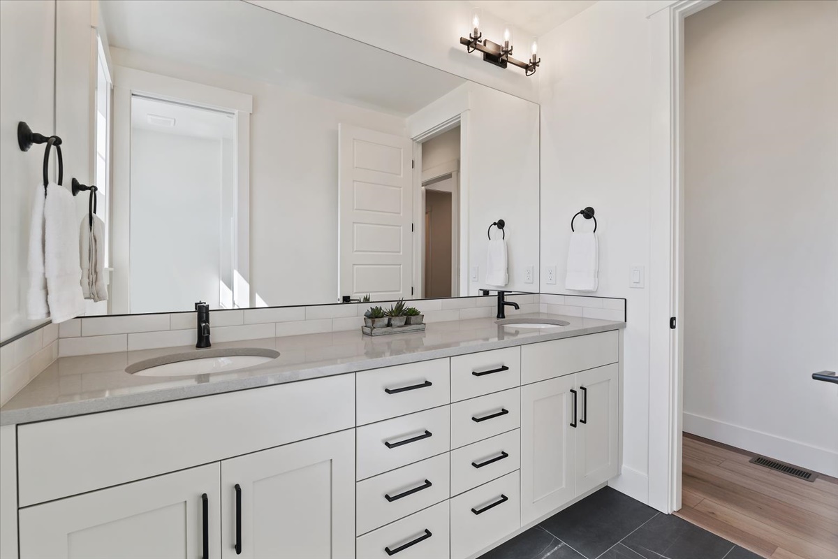 1098 E Escalation St_39