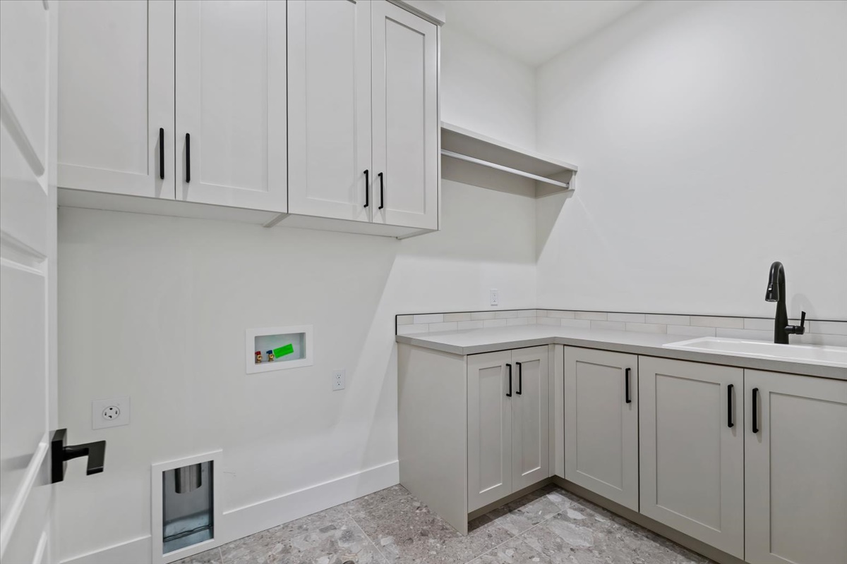 1098 E Escalation St_40