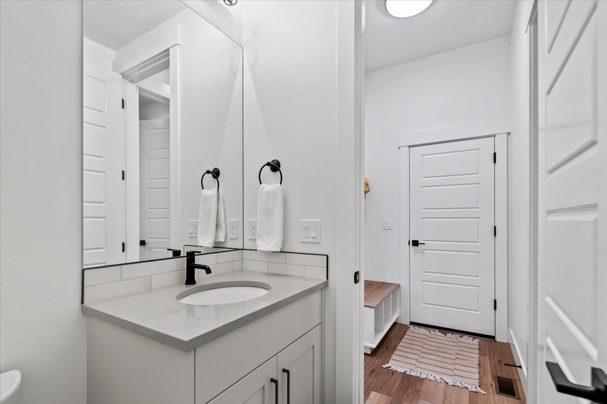 1098 E Escalation St_44