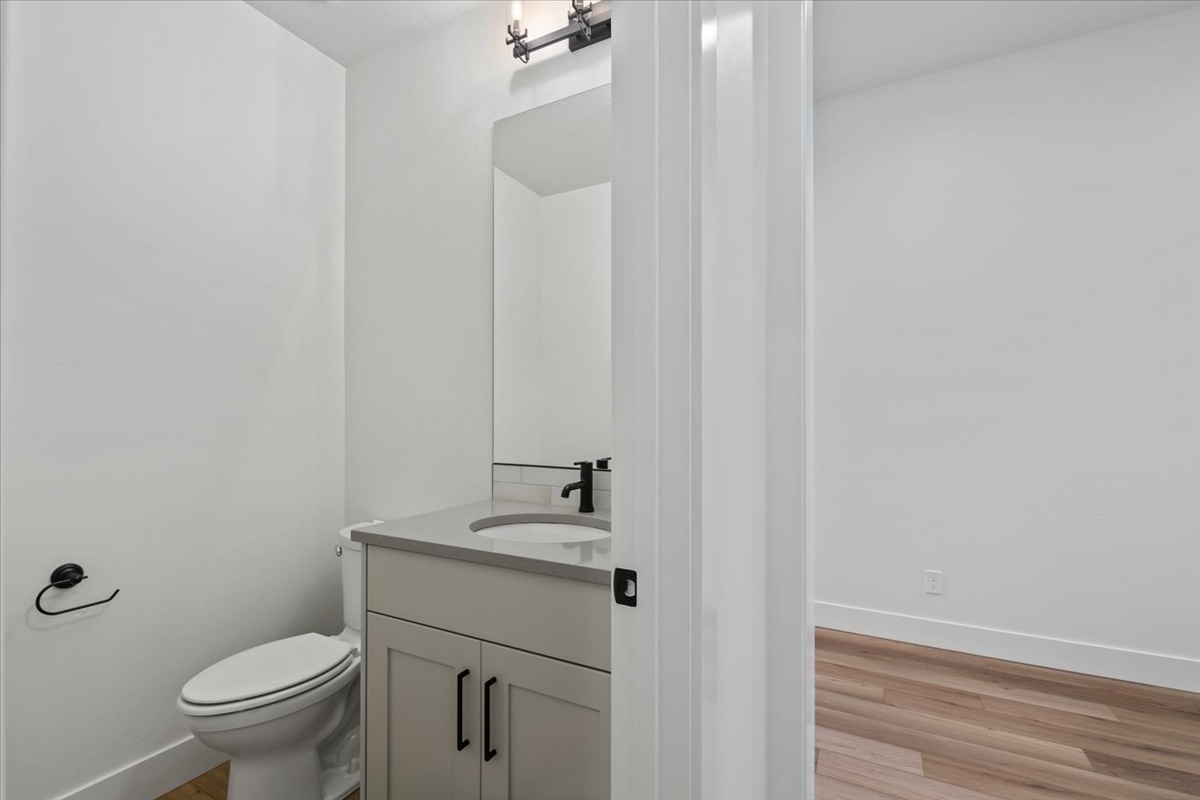 1098 E Escalation St_45