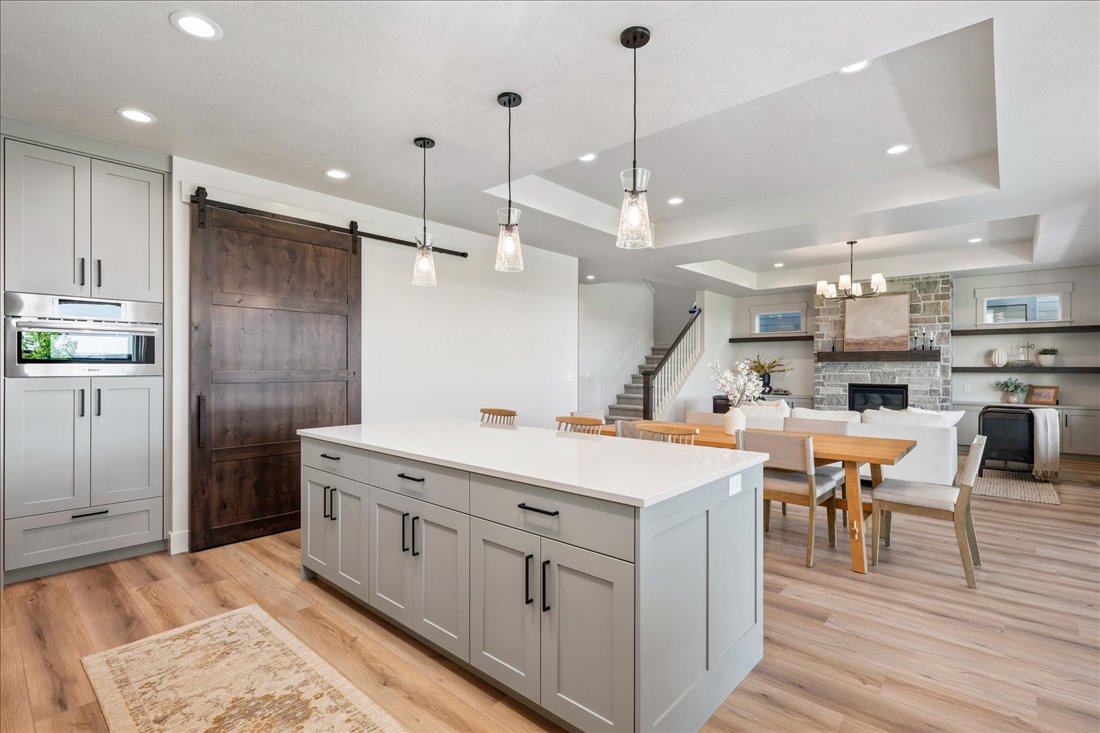 818 E Crescendo St_02
