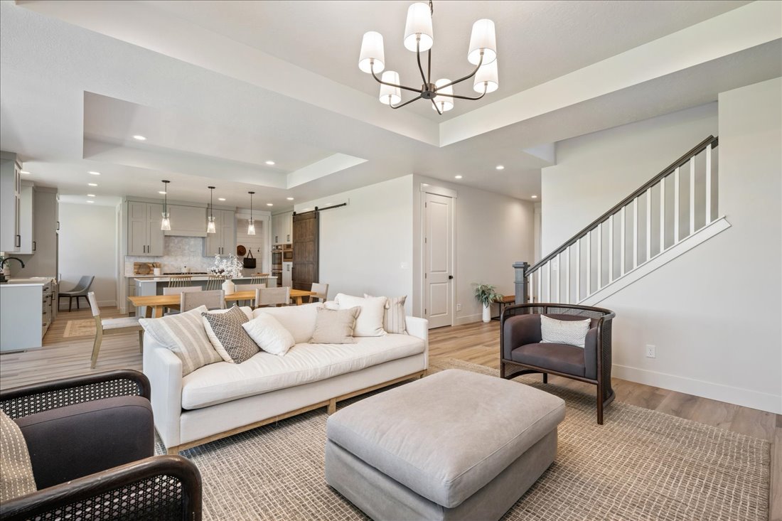 818 E Crescendo St_10