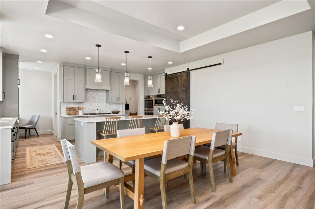 818 E Crescendo St_12