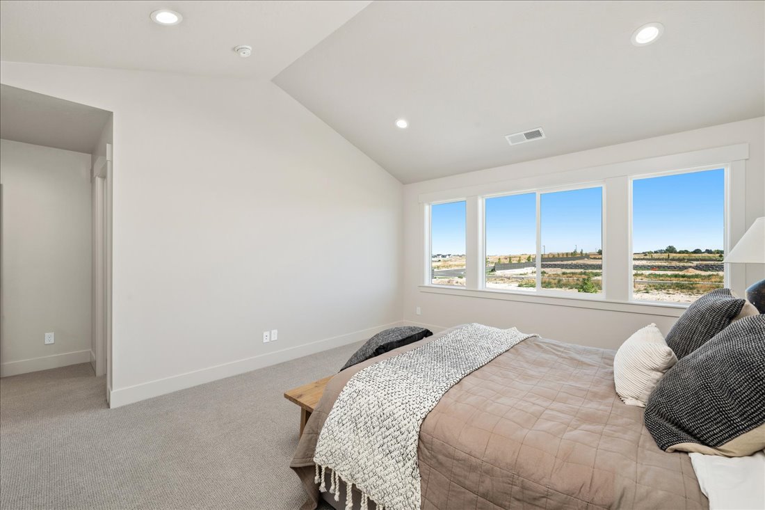 818 E Crescendo St_17