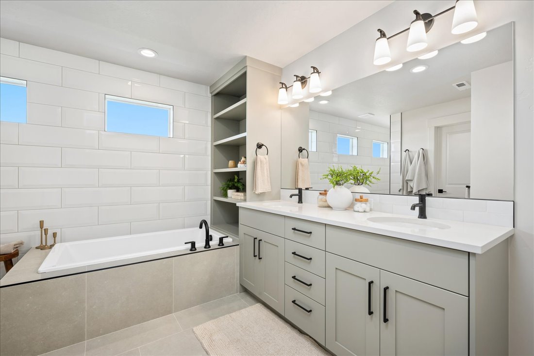 818 E Crescendo St_18