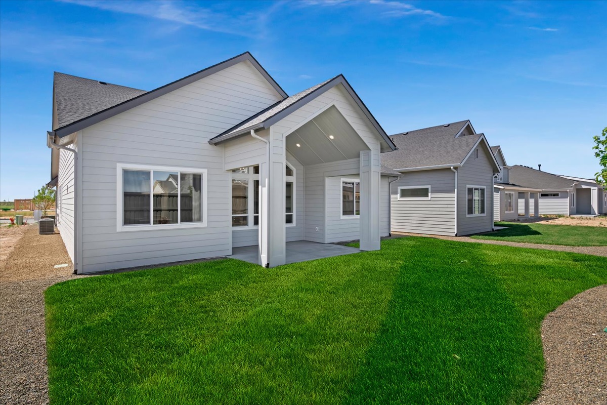858 E Esacalation St_005