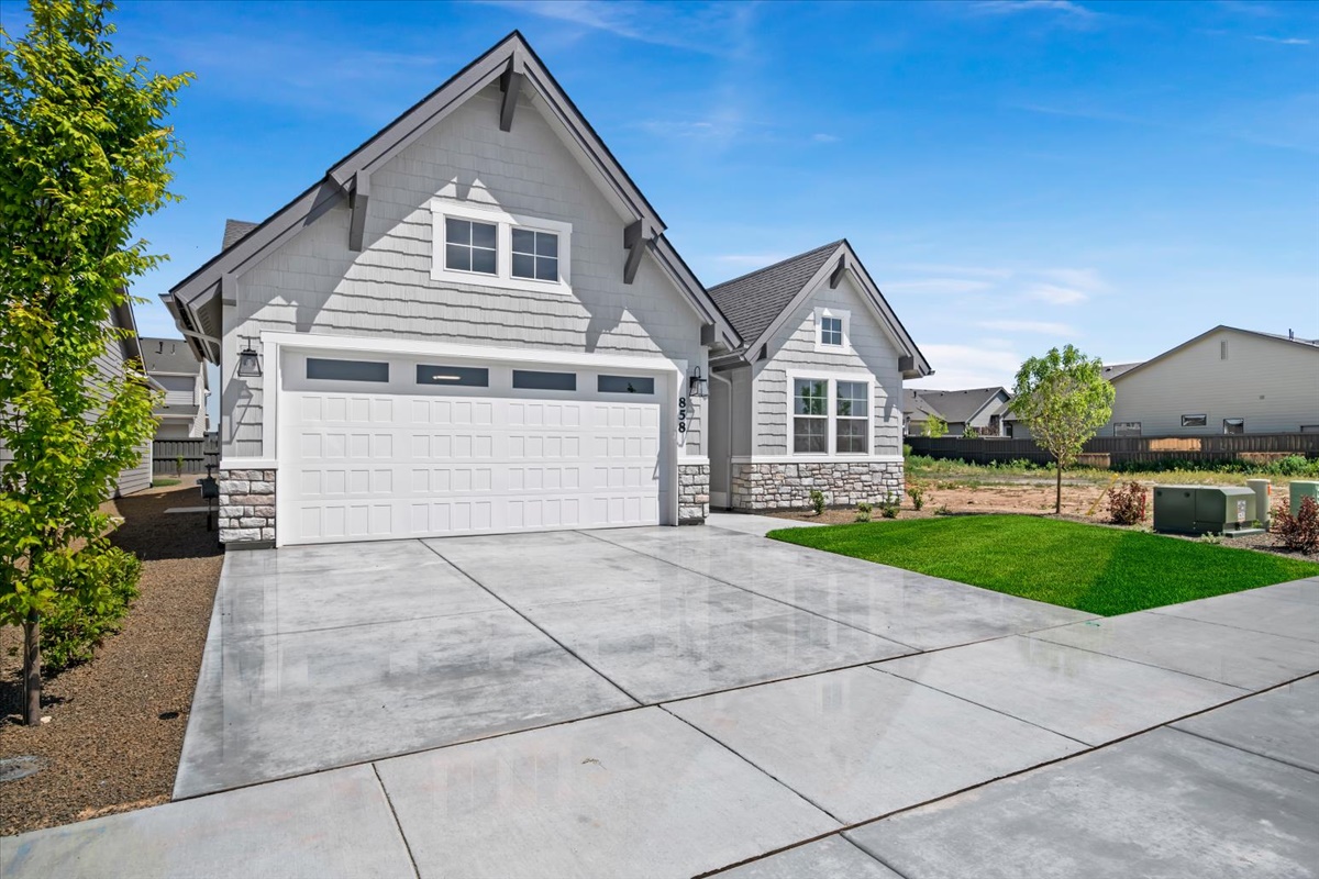 858 E Esacalation St_006