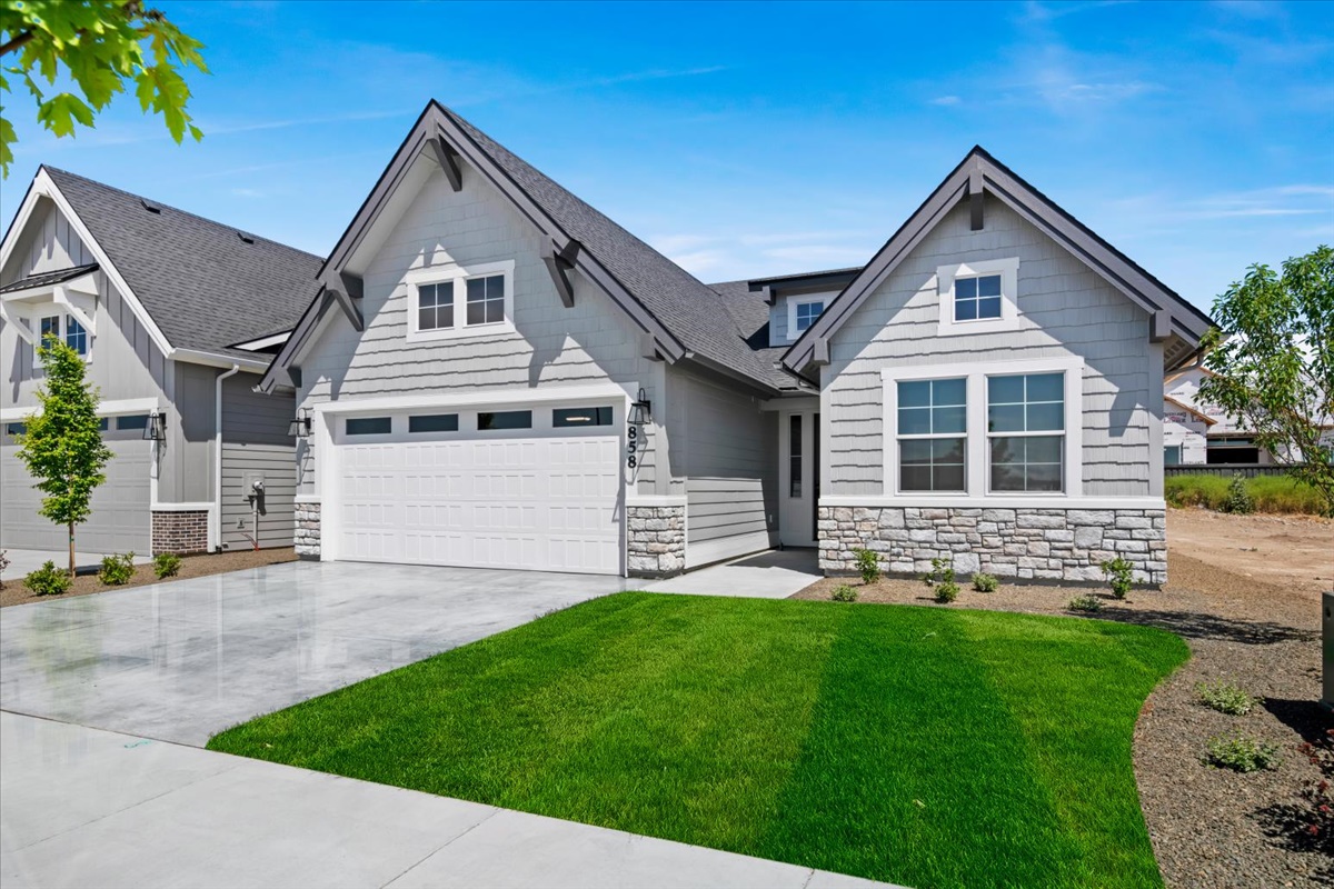 858 E Esacalation St_007