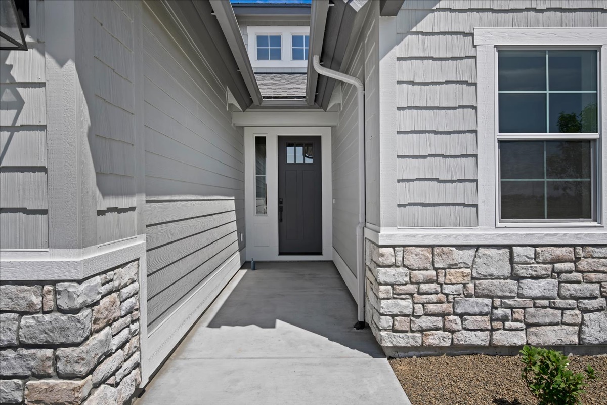 858 E Esacalation St_008