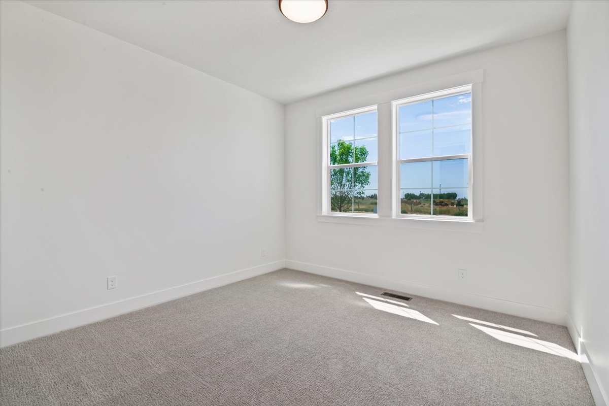 858 E Esacalation St_013