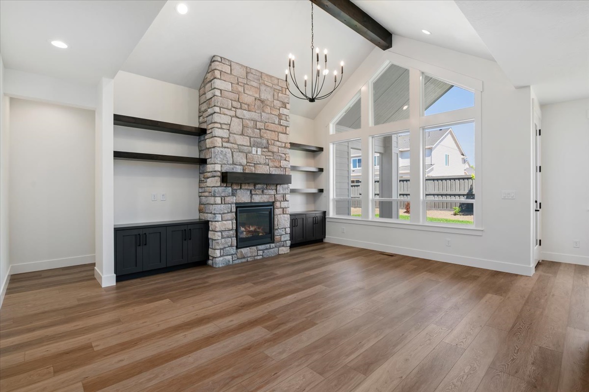 858 E Esacalation St_026