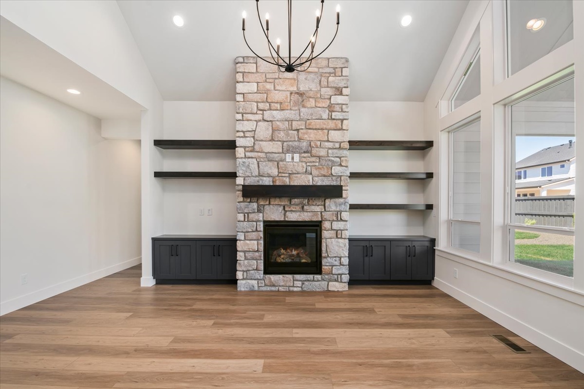 858 E Esacalation St_027