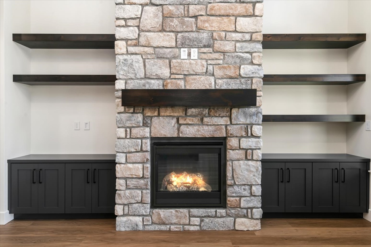 858 E Esacalation St_030