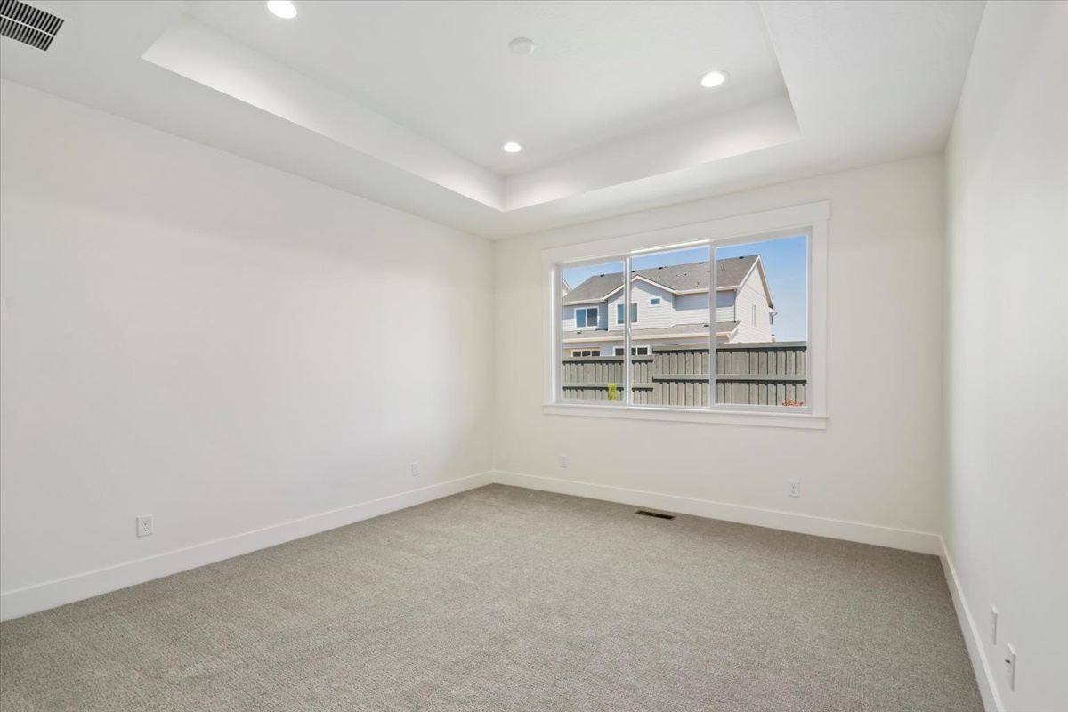 858 E Esacalation St_033