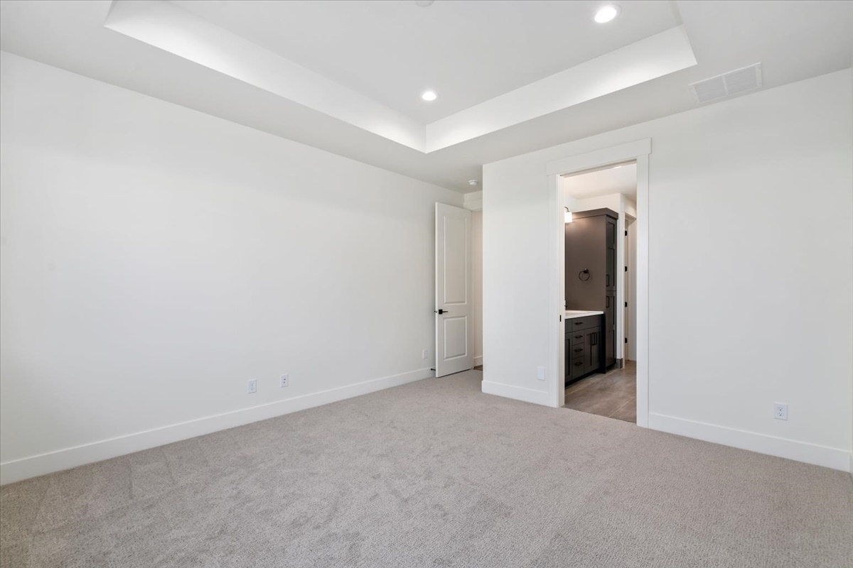 858 E Esacalation St_034