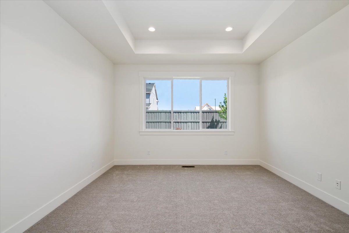 858 E Esacalation St_035