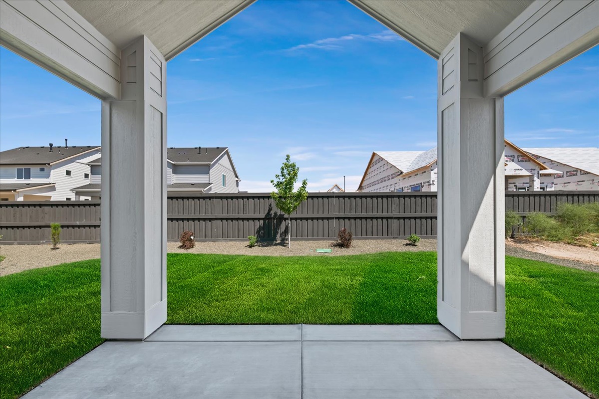 858 E Esacalation St_051