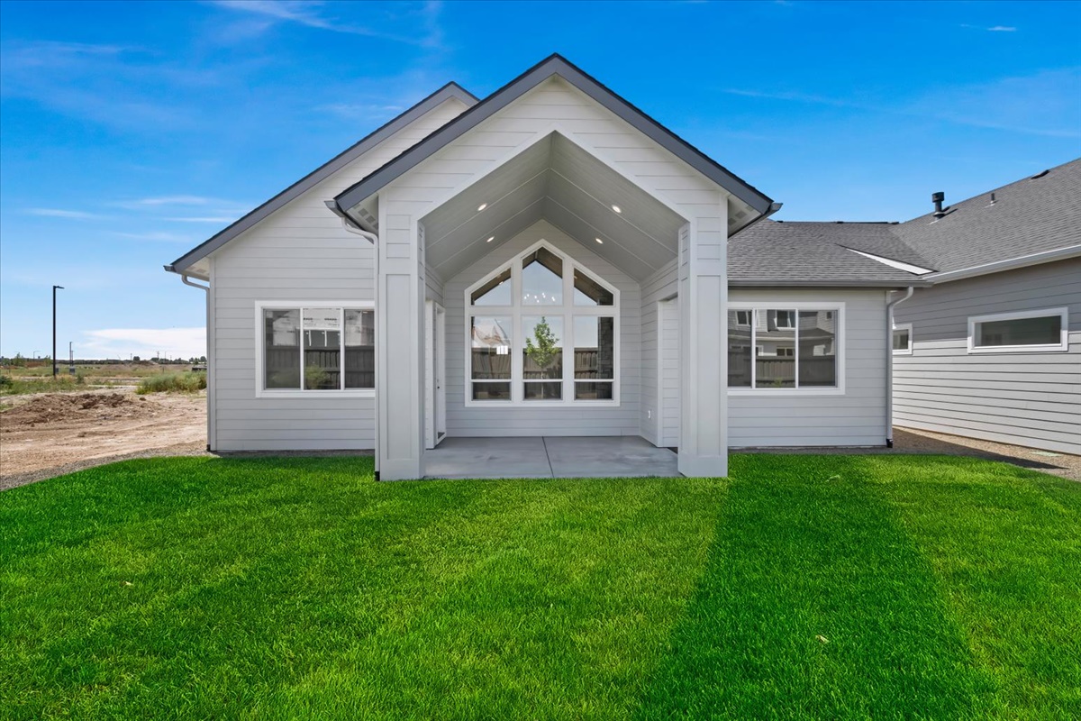 858 E Esacalation St_052