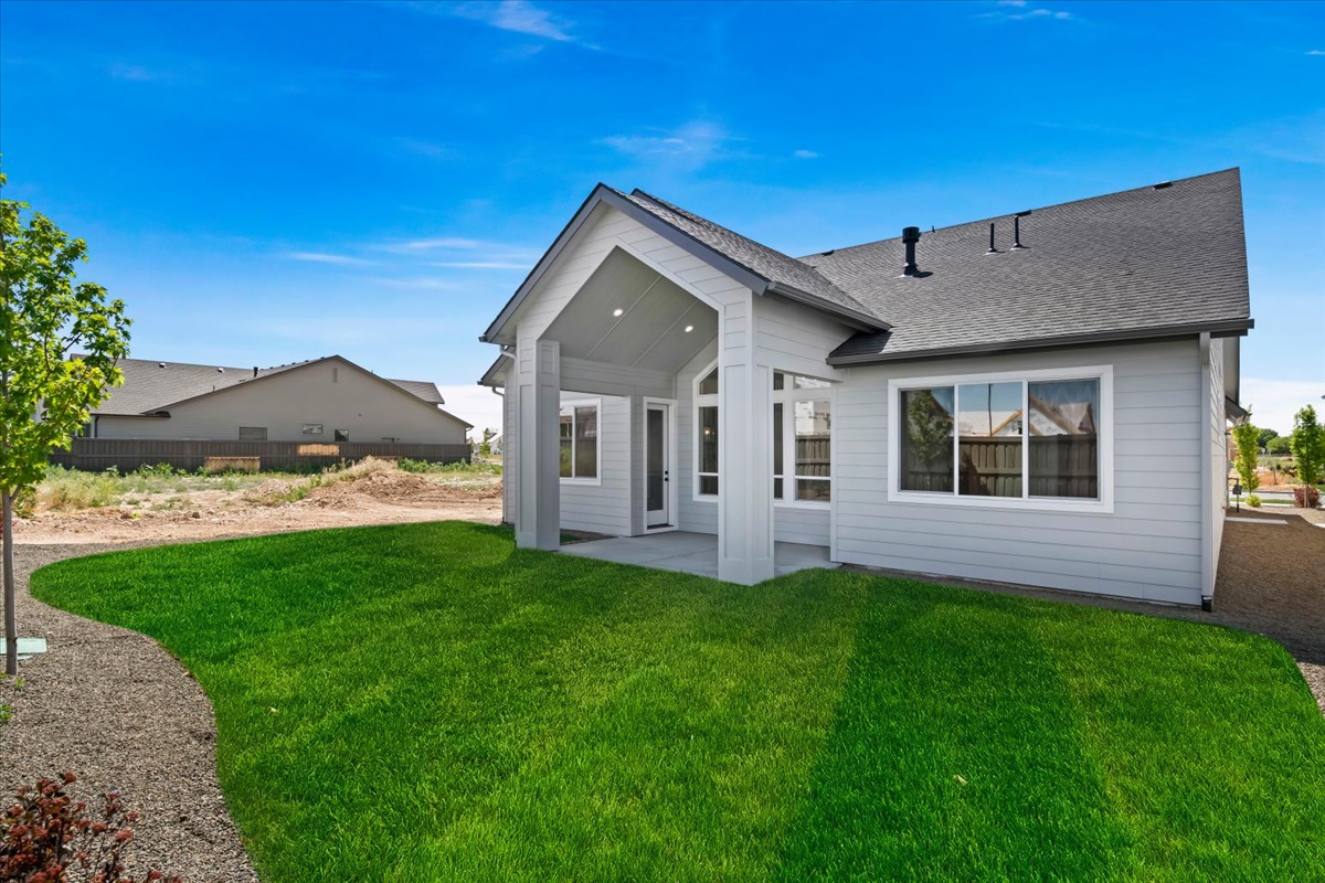 858 E Esacalation St_053
