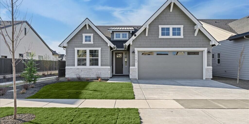 01-01_1101 E Crescendo St-01