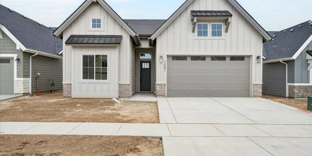 1081 E Crescendo St_001