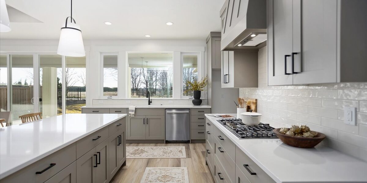 2545 E Cavern Dr_018