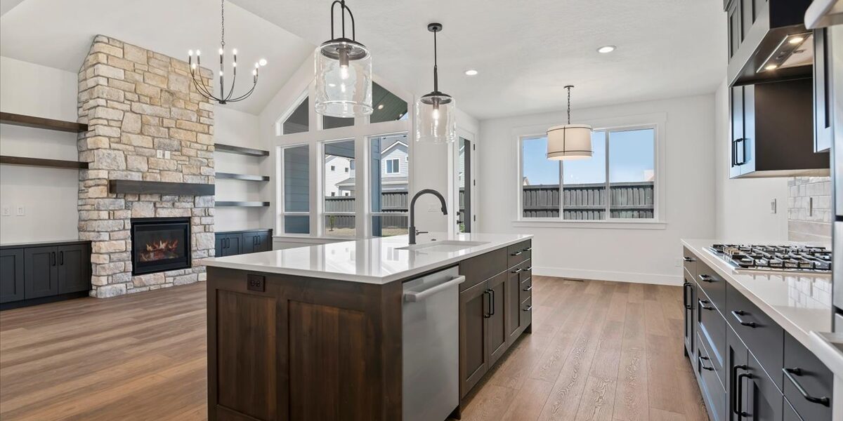 858 E Esacalation St_002